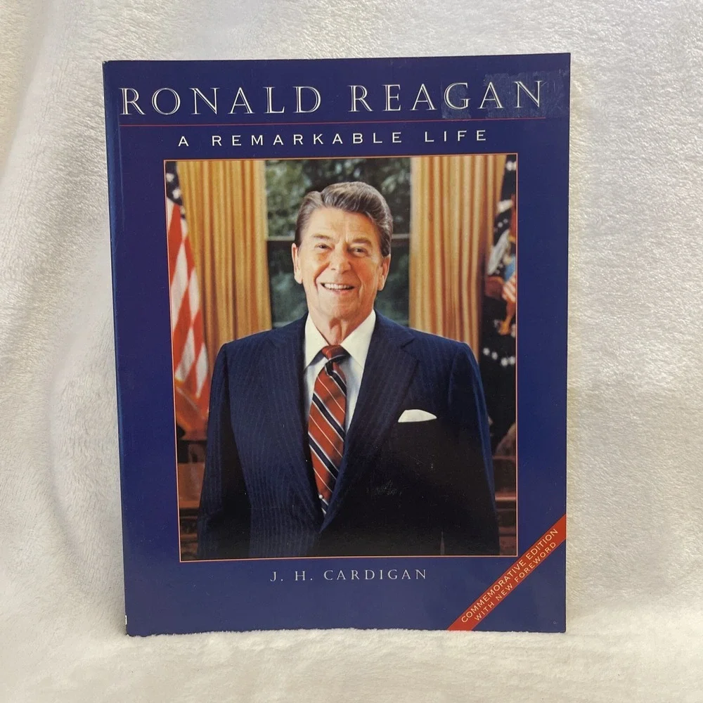 Ronald Reagan :‎ A Remarkable Life by Jim Cardigan (1995, Trade Paperback)